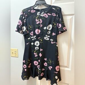 Slightly flawed Keepsake the label size 8 floral dress